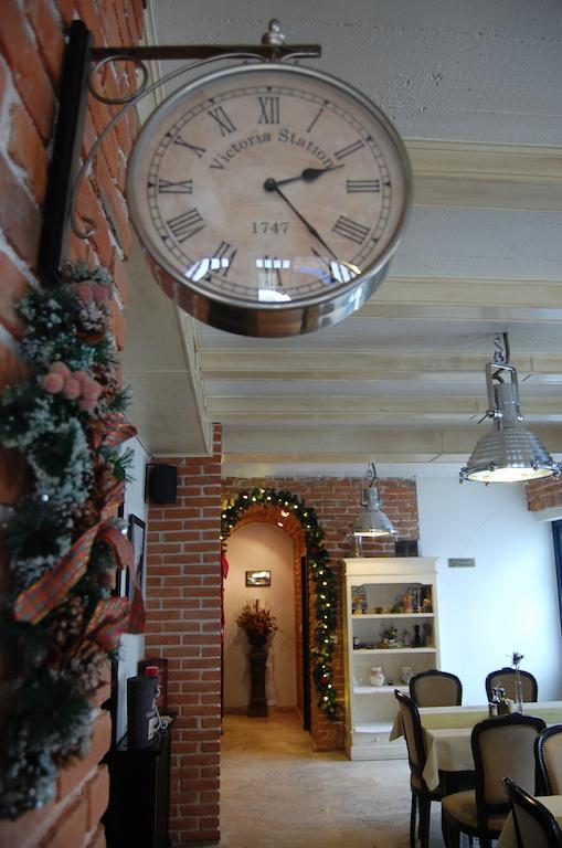 Pensiunea Antique Targu Jiu Bagian luar foto